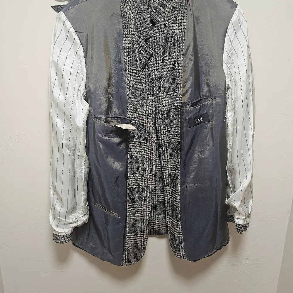Vintage Men's Hugo Boss Brown and White 53% Virgen Wool Blazer Size 42 L